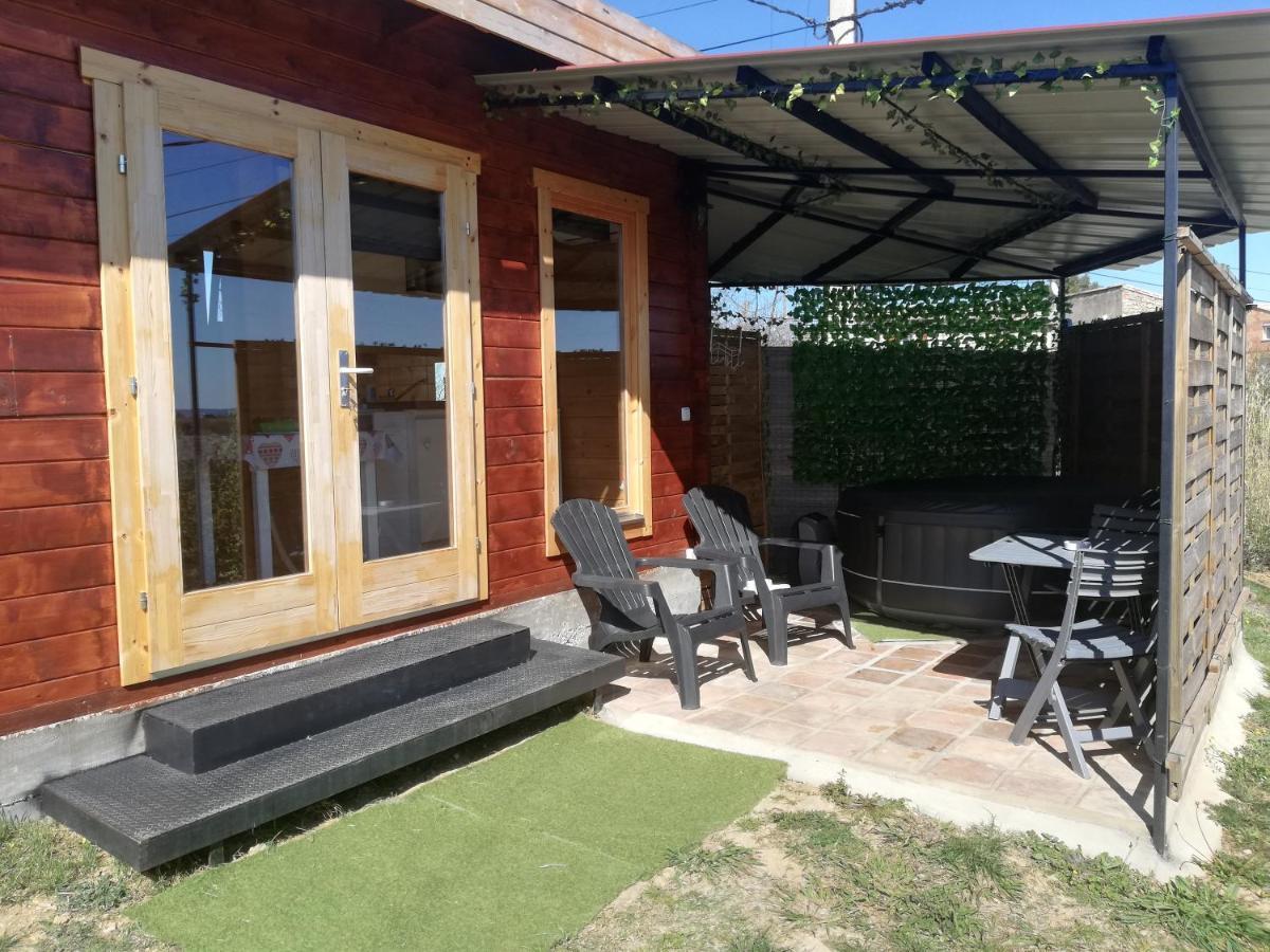 Charmant Chalet Pour 2 Personnes Spa Prive Massillargues-Attuech Zewnętrze zdjęcie