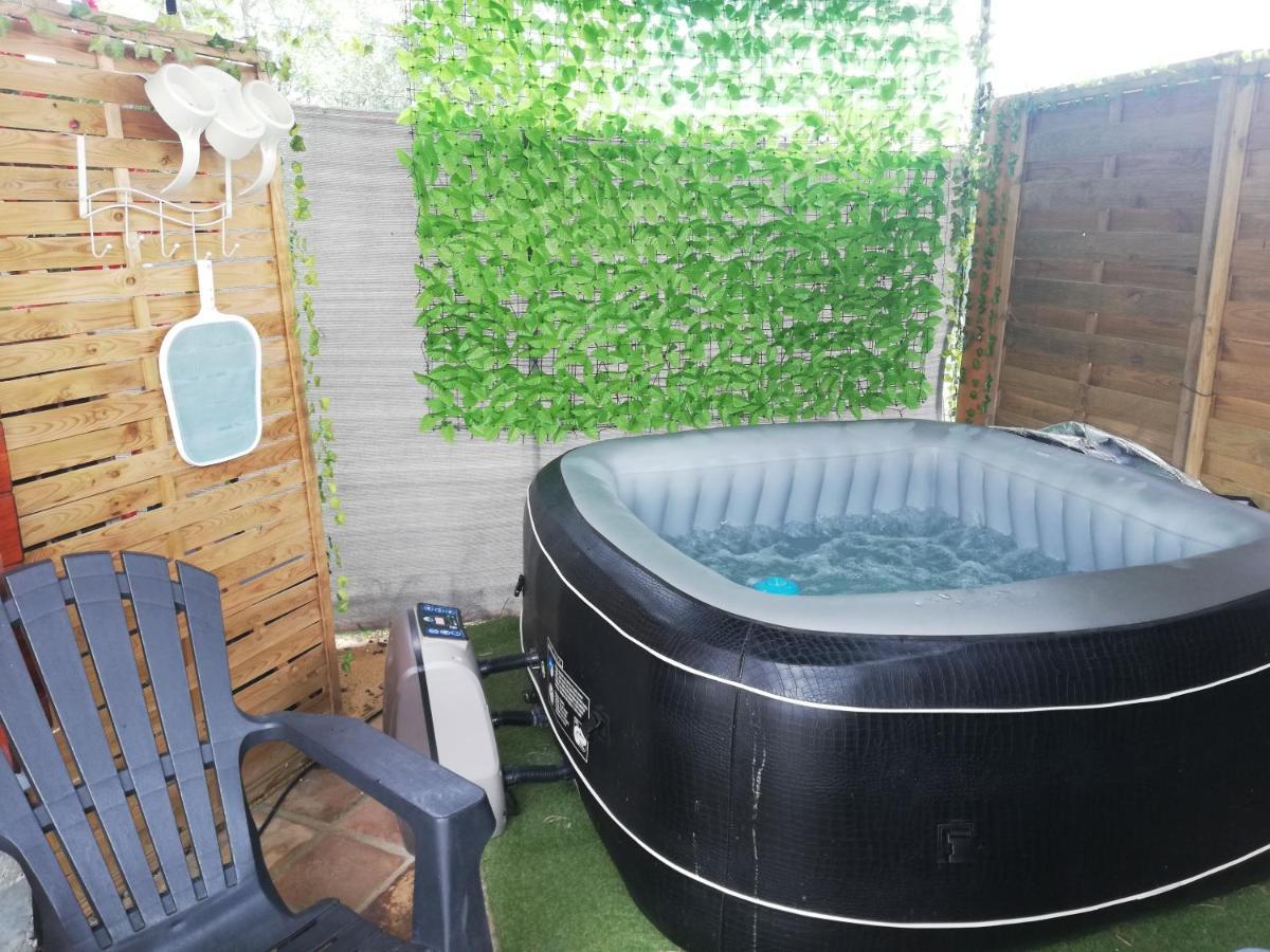 Charmant Chalet Pour 2 Personnes Spa Prive Massillargues-Attuech Zewnętrze zdjęcie